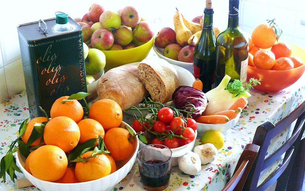The Mediterranean Diet and this pandemic moment: rebuilding our landscapes and fighting for our common future The Mediterranean Diet and this pandemic moment: rebuilding our landscapes and fighting for our common future